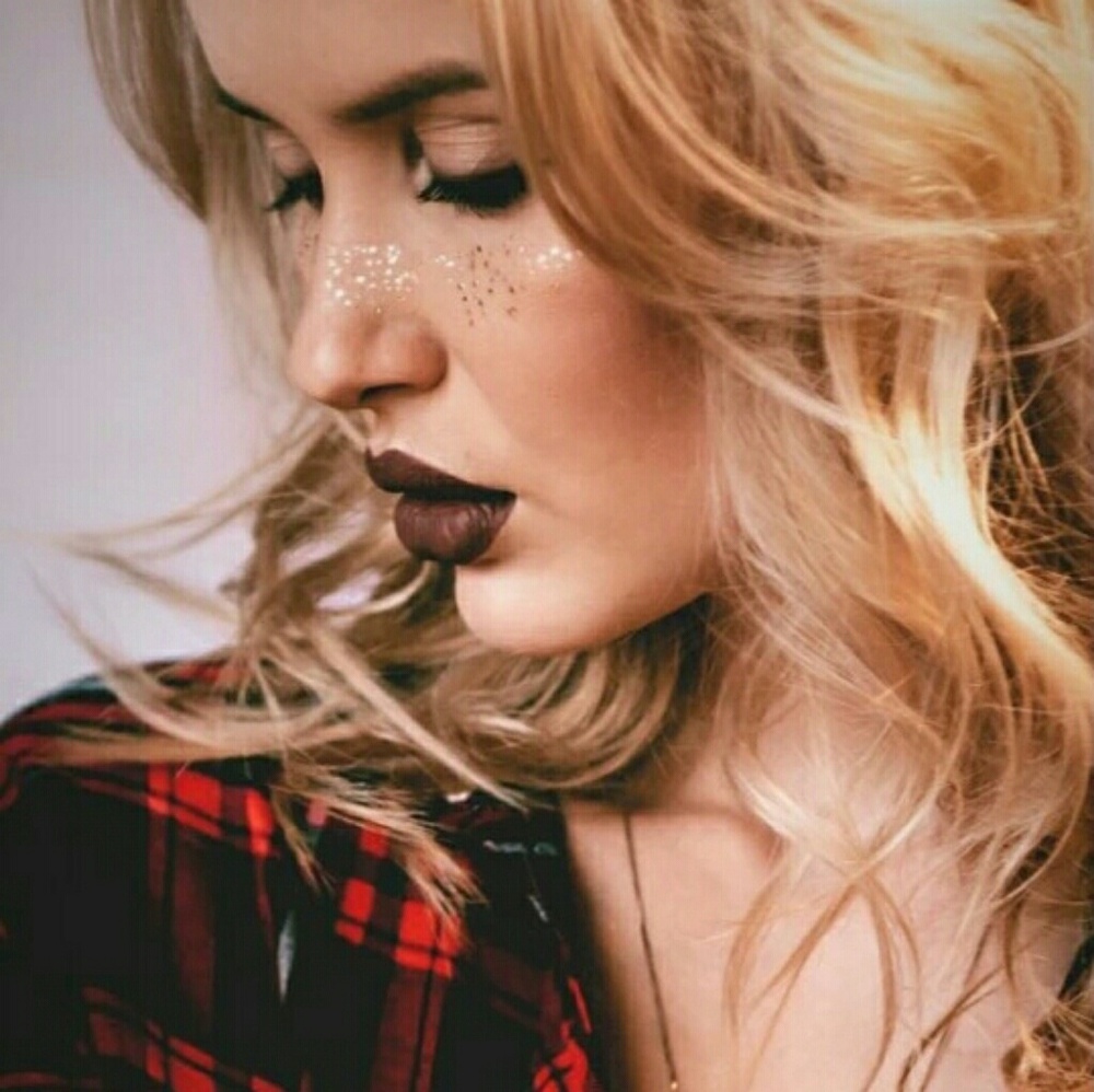 Gold temporary freckles tattoo